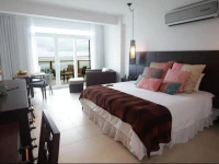 Iguana Crossing Boutique Hotel