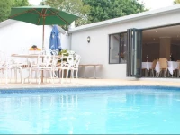 6 on Morris Guest Lodge