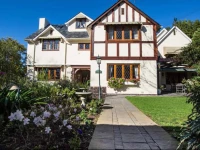 Knightsbury Guest House