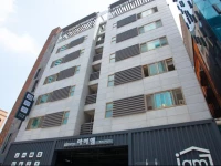 Iam Residence & Guesthouse