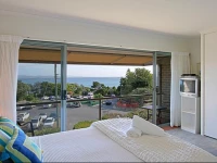 11 James Cook Apartment