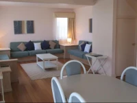 Waratah Family Cottage at Raffertys Resort