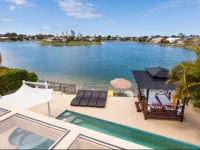 Broadbeach Waterfront Holiday House