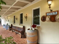 Karri House. Eat - Stay - Love