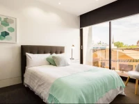 RenГ©e - Beyond a Room