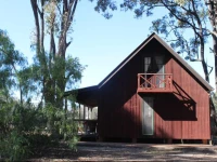 Krinklewood Cottage & Train Carriages