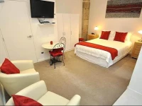 Pyrmont Self-Contained Modern Studio Apartment (93S2PVR)