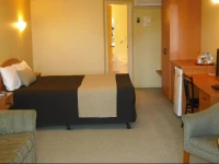 Hopkins House Motel & Apartments