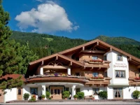 Hart im Zillertal Two-Bedroom Apartment 1