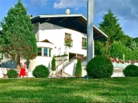 Jacks Lake & Mountain (JLM) Hostel