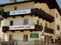 SnowBunnys BackPackers Hostel