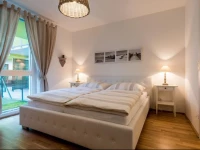 Beautiful Home - Garden Apartment