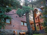 CabaГ±as Detras del CiprГ©s