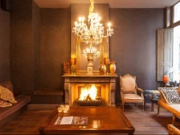 Hotel Diamonds and Pearls