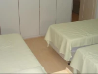 6 hГіspedes ao lado do metro.