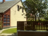 Fenyvesi MedencГ©s Villa