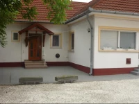 Vali VendГ©ghГЎz