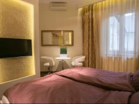 Chain Bridge Studio Apartment