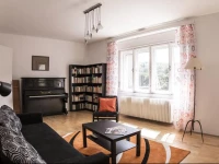 Ebony Pianino Apartment