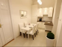 EstherвЂ™s Fashion Street Luxury Apartment