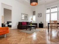 feelBudapest VГ¶rГ¶smarty Square