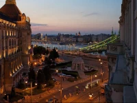 Five Seasons Apartment