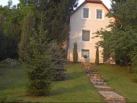 FehГ©r HollГі VendГ©ghГЎz