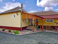 Varga BorbarГЎt VendГ©ghГЎz Apartmanok