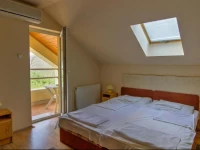 Lila AkГЎc PanziГі Esztergom