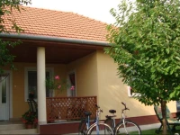 Eliza VendГ©ghГЎz