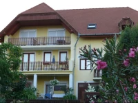 HГ©vГ­z Yellow Apartmenthouse