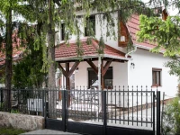 NГ©gy Г©vszak apartmanhГЎz