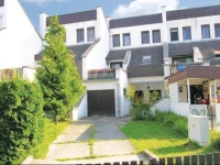 Holiday home Kiss ErnГ¶ Utca-ZamГЎrdi