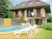 Holiday home Mikes Kelemen Utca-ZamГЎrdi