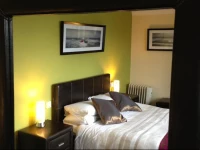 Maddens Bridge Bar, Restaurant & Guesthouse