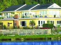 Birds of a Feather Ocean Lagoon Victoria B&B & Vacation Rental