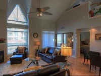 Sunset Waterfront Resort by kelownacondorentals