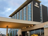 Hilton Toronto Airport Hotel & Suites
