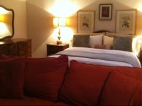 Niagara-On-The-Lake Furnished Suites