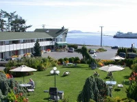 The Cedarwood Inn & Suites