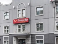 Econo Lodge Inn & Suites Downtown