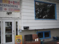 Beez Kneez Bakpakers