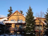 Glaciers Reach by ResortQuest Whistler