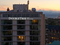 DoubleTree by Hilton Hotel & Suites Victoria
