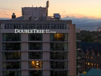 DoubleTree by Hilton Hotel & Suites Victoria
