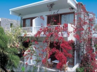 Chronis Rooms & Apartments