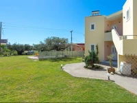 Hidden Garden Apartment