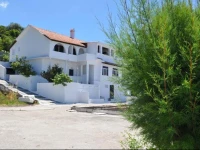 Kostas Beach Apartments