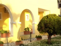 Roulas Studios & Apartment