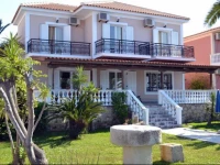 Nadias Studios & Apartments